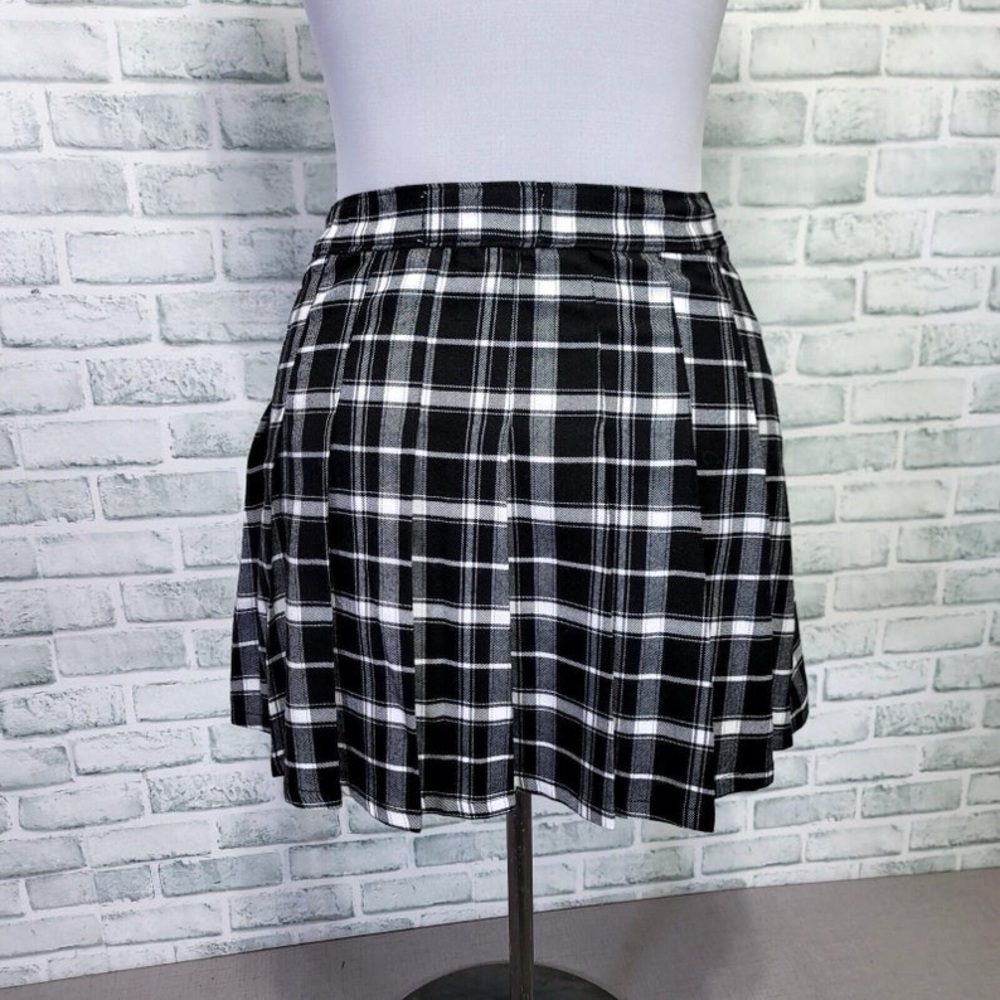 Hollister Black and White Plaid Mini Skirt - Picture 4 of 10